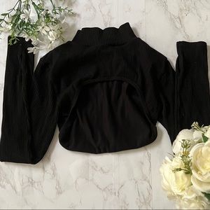 Black sleeve short shirt for layering